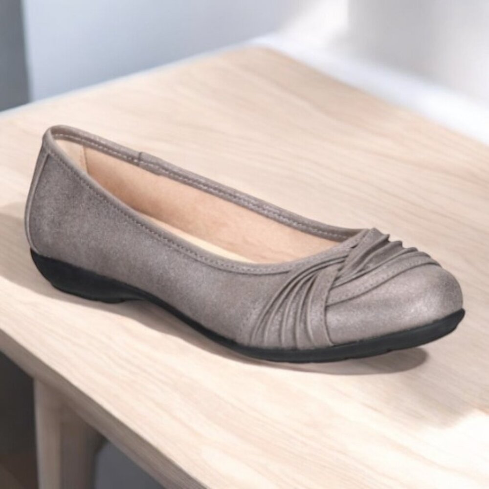 Womens Sable Round Toe Ballet Flats, Pewter/Metallic Smooth NWOT No Bos Sz 5.5